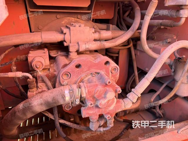 液壓泵艙室正面整體（整機(jī)外觀）