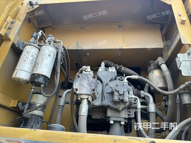 液壓泵艙室正面整體（整機(jī)外觀）