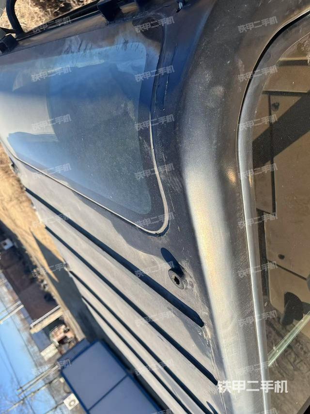 駕駛室頂部(整機外觀) 駕駛室頂部(整機外觀)