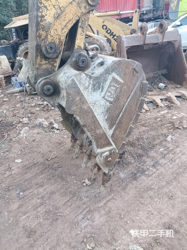 鏟斗45度(工作和回轉(zhuǎn)裝置) 鏟斗45度(工作和回轉(zhuǎn)裝置)