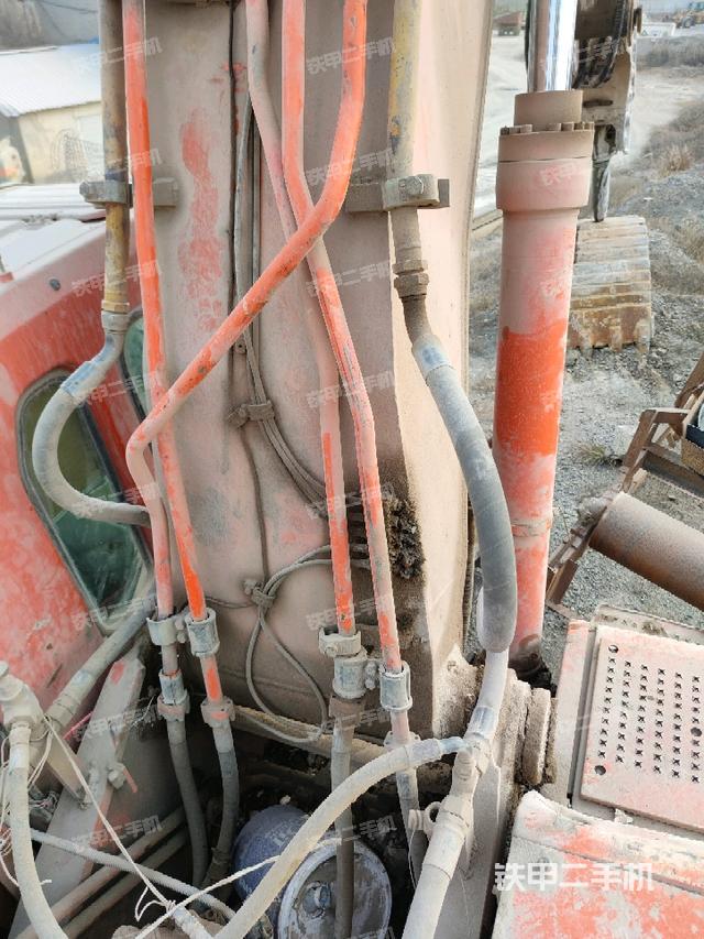 大臂背部俯视（工作和回转装置）