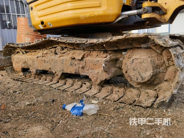 單側(cè)履帶整體(整機外觀) 單側(cè)履帶整體(整機外觀)