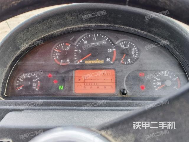 駕駛室操作臺(整機(jī)外觀及大件) 駕駛室操作臺(整機(jī)外觀及大件)