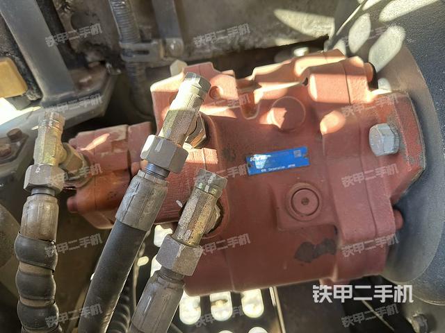 液壓泵艙室正面整體(整機(jī)外觀) 液壓泵艙室正面整體(整機(jī)外觀)