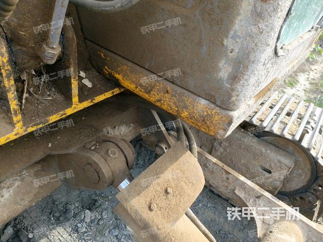 轉(zhuǎn)盤和下車架正前(工作和回轉(zhuǎn)裝置) 轉(zhuǎn)盤和下車架正前(工作和回轉(zhuǎn)裝置)