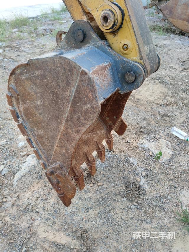 铲斗45度(工作和回转装置) 铲斗45度(工作和回转装置)