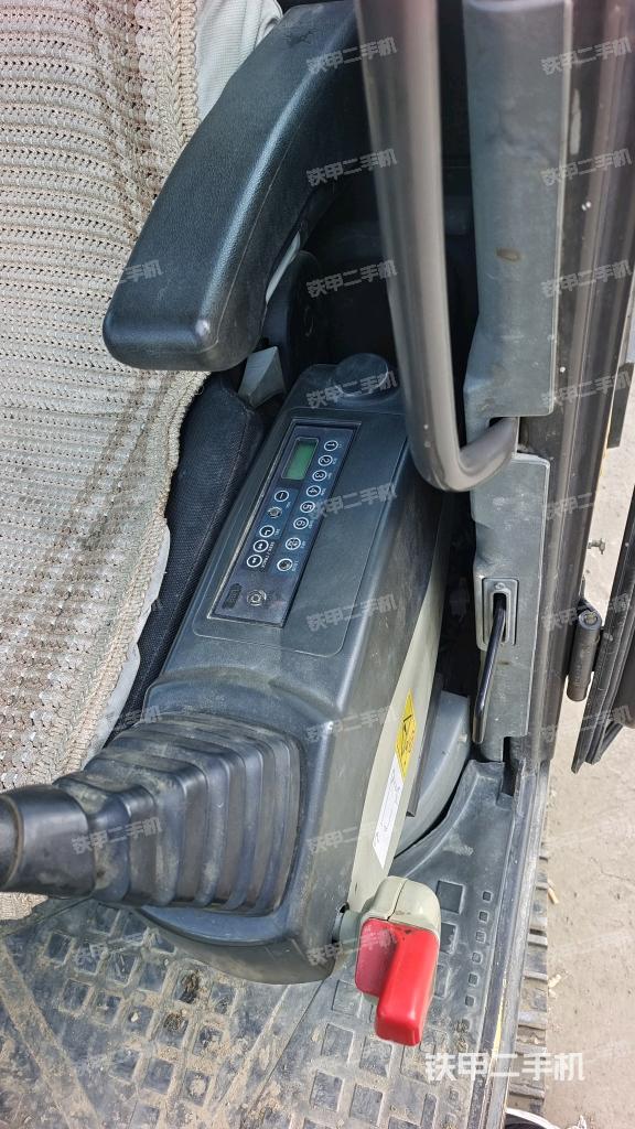 座椅左側(cè)控制臺(tái)/音響/含左手柄（駕駛室部分）