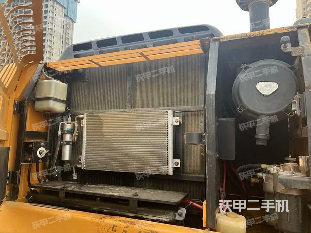 散熱器正面(大件艙室) 散熱器正面(大件艙室)