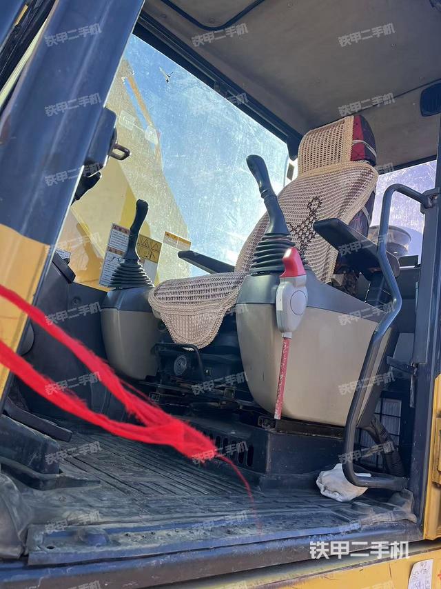 駕駛室整體（整機外觀）