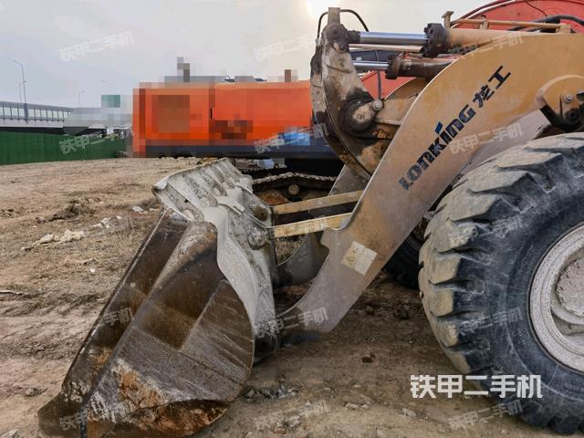 工作裝置整體(整機(jī)外觀及大件) 工作裝置整體(整機(jī)外觀及大件)