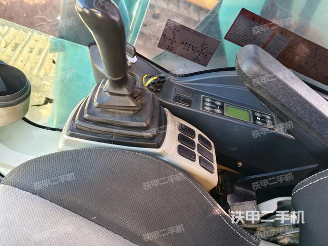 后窗玻璃角標（駕駛室部分）