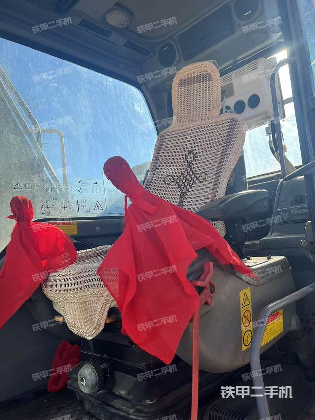 駕駛室整體(整機外觀) 駕駛室整體(整機外觀)