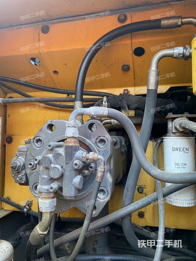 液壓泵艙室正面整體(整機(jī)外觀) 液壓泵艙室正面整體(整機(jī)外觀)