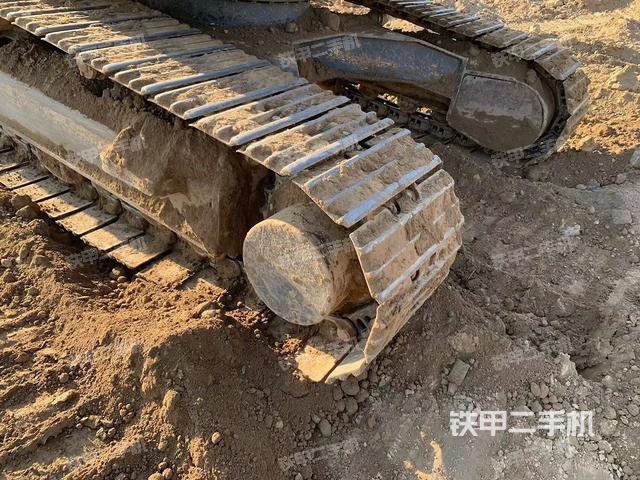 單側(cè)履帶整體（整機(jī)外觀）