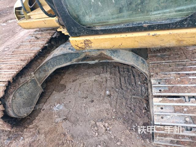 轉(zhuǎn)盤和下車架正前(工作和回轉(zhuǎn)裝置) 轉(zhuǎn)盤和下車架正前(工作和回轉(zhuǎn)裝置)