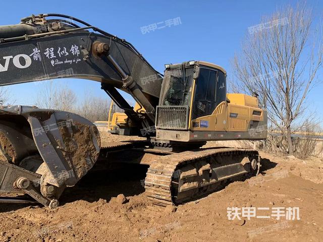 駕駛室頂部（整機外觀）