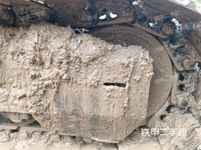 左驅(qū)動輪（行走機構(gòu)）