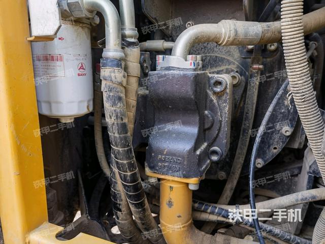 液壓泵艙室正面整體（整機(jī)外觀）