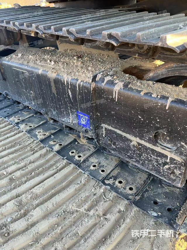 單側(cè)履帶整體(整機外觀) 單側(cè)履帶整體(整機外觀)