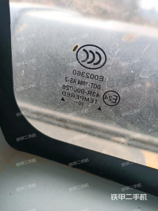 后窗玻璃角標（駕駛室部分）