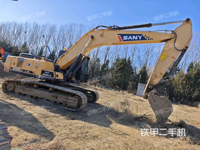 三一重工SY235C挖掘机的设备实拍-第2张实拍照片