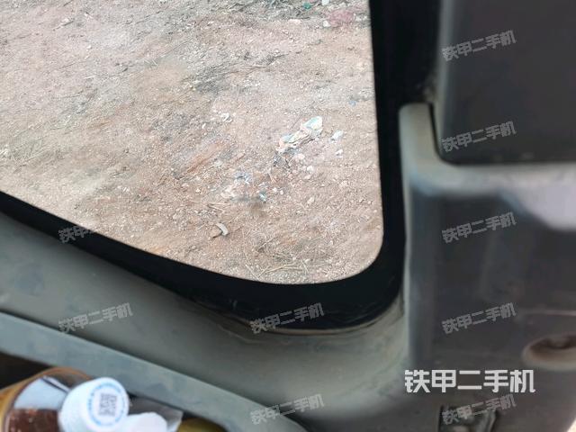 左后方玻璃角標(biāo)（駕駛室部分）