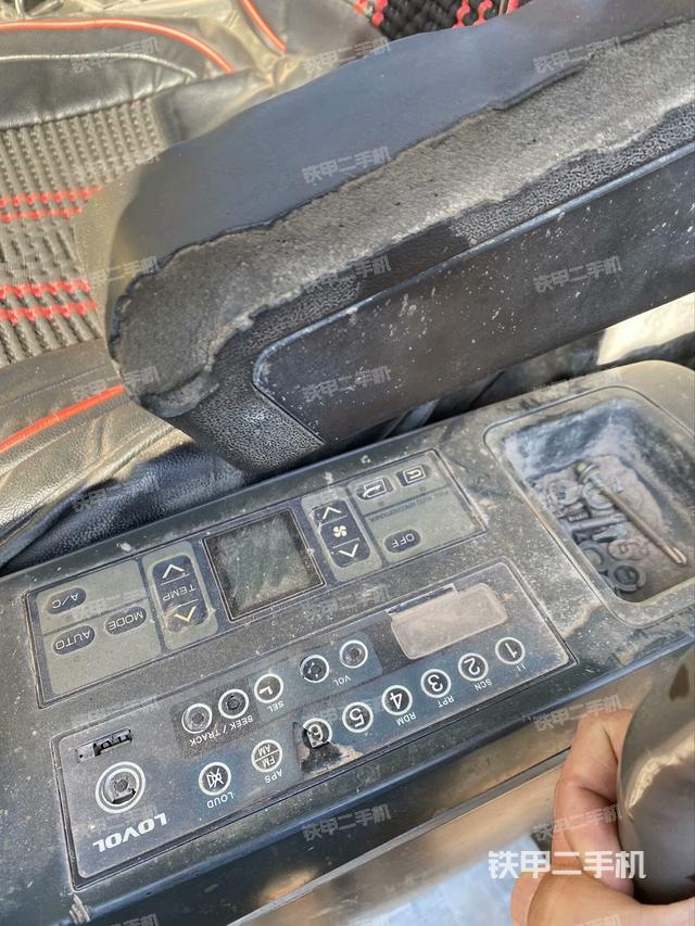 座椅左側(cè)控制臺(tái)/音響/含左手柄（駕駛室部分）