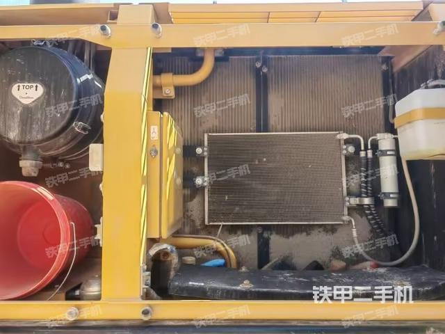 散熱器正面(大件艙室) 散熱器正面(大件艙室)