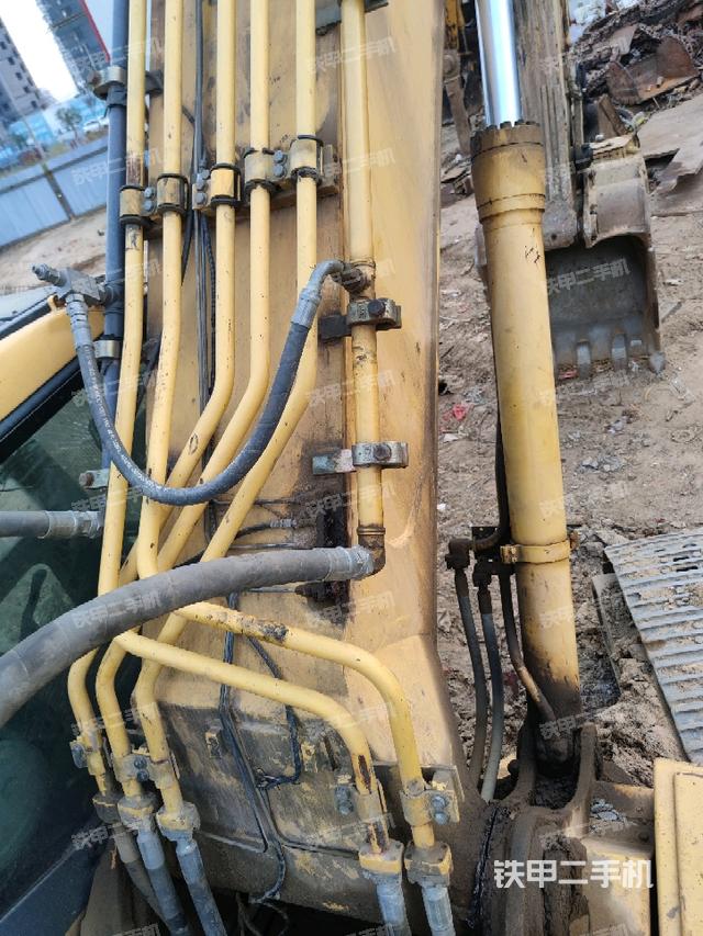 大臂背部俯視（工作和回轉(zhuǎn)裝置）