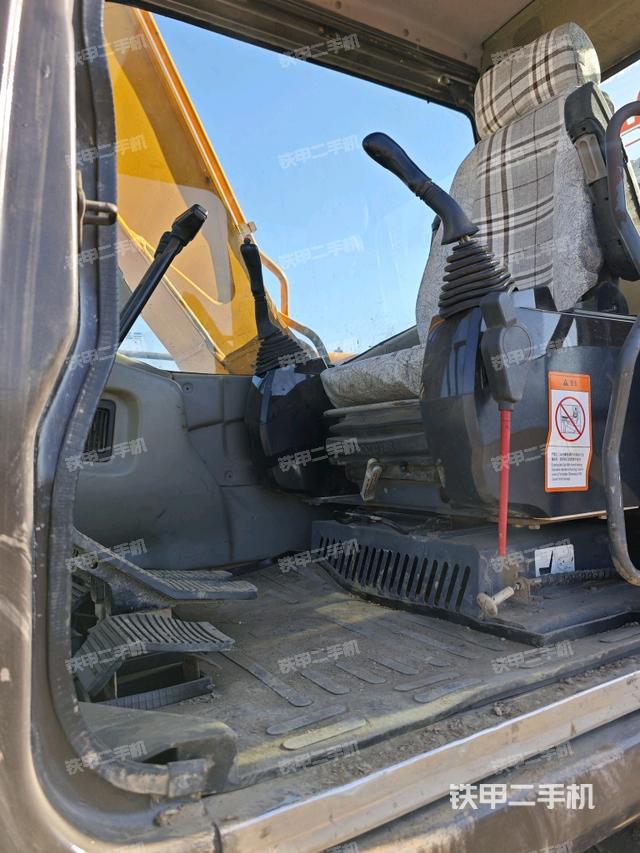 駕駛室整體（整機(jī)外觀）