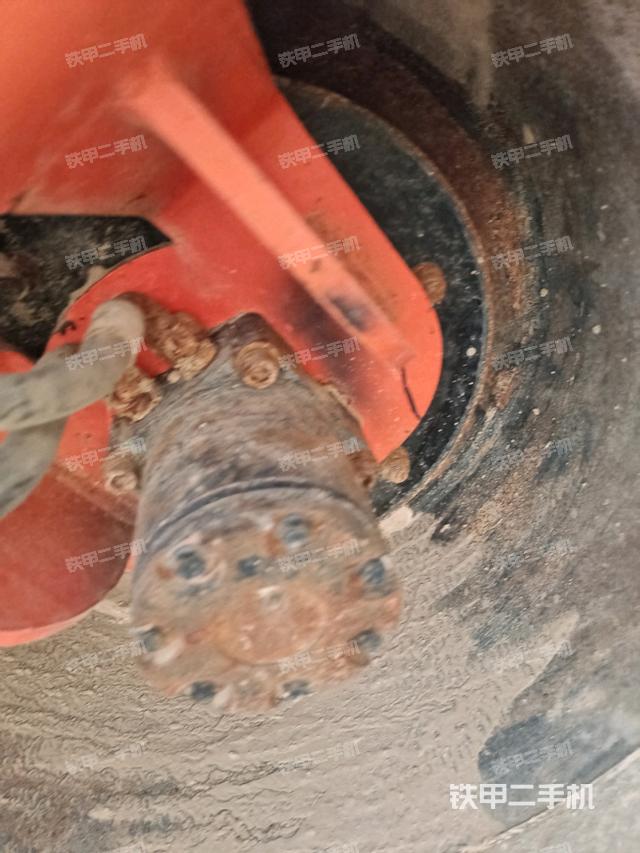 前車架正左側(cè)（壓路機(jī)前后車架）