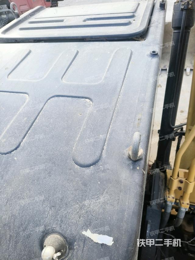 駕駛室頂部(整機外觀) 駕駛室頂部(整機外觀)