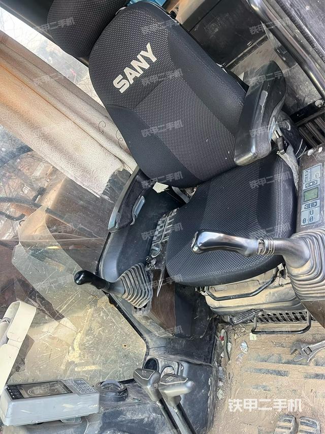 駕駛室整體（整機外觀）