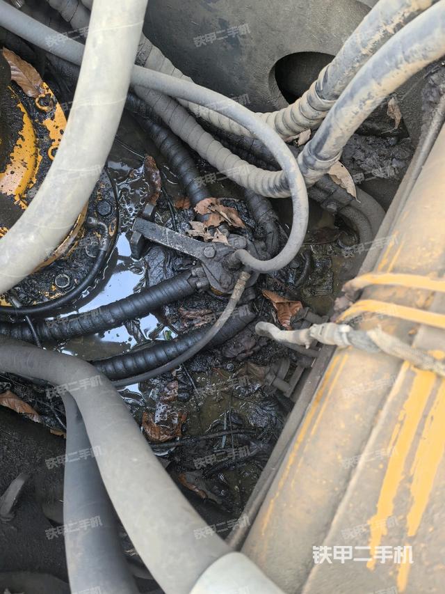 中央回轉接頭特寫（上車部件）