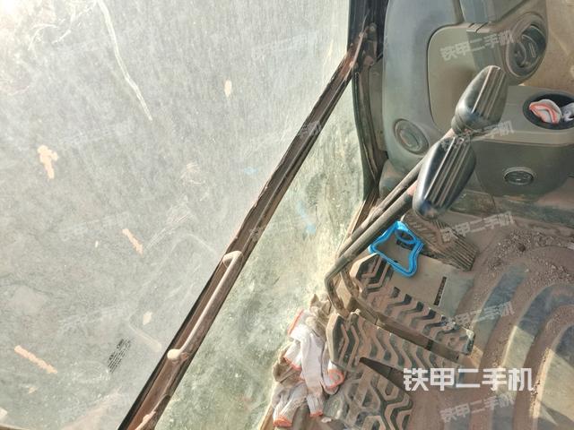 后窗玻璃角標（駕駛室部分）