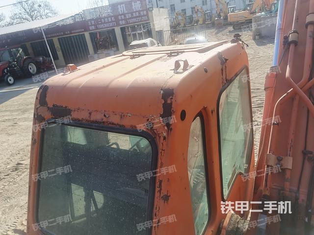 駕駛室頂部(整機外觀) 駕駛室頂部(整機外觀)