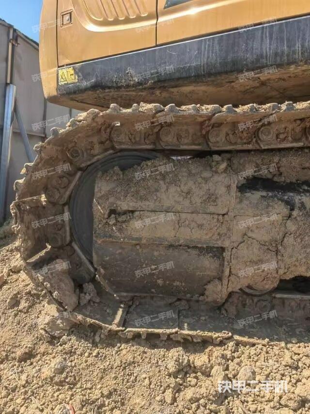 右側(cè)行走馬達(dá)蓋板(行走機(jī)構(gòu)) 右側(cè)行走馬達(dá)蓋板(行走機(jī)構(gòu))