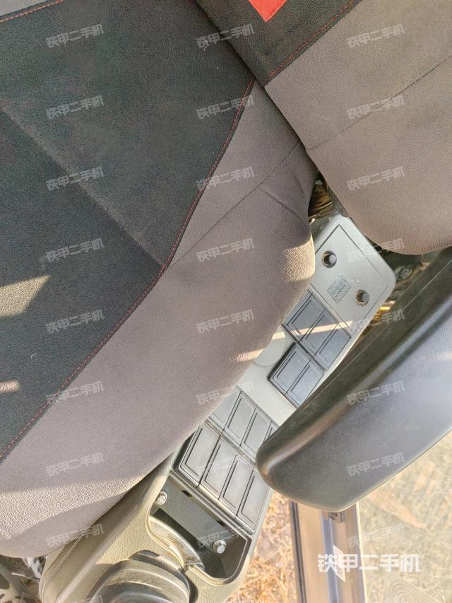 座椅左側控制臺/音響/含左手柄（駕駛室部分）