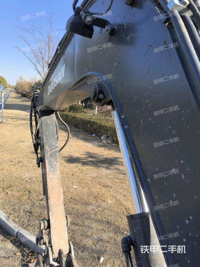 大臂背部俯視(工作和回轉(zhuǎn)裝置) 大臂背部俯視(工作和回轉(zhuǎn)裝置)