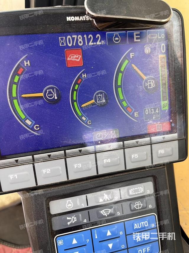 显示屏 (驾驶室部分) 显示屏 (驾驶室部分)