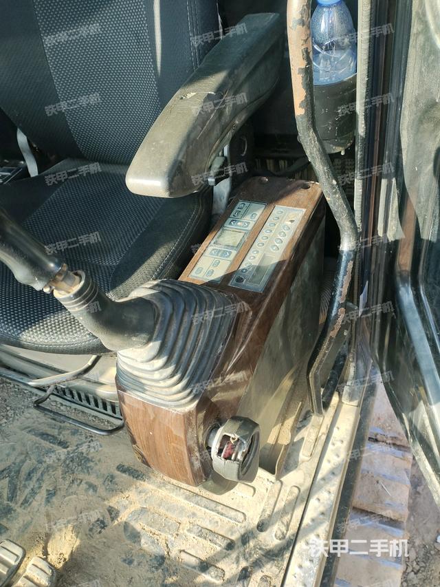 座椅左側(cè)控制臺(tái)/音響/含左手柄（駕駛室部分）