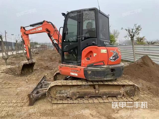 單側(cè)履帶整體(整機(jī)外觀) 單側(cè)履帶整體(整機(jī)外觀)