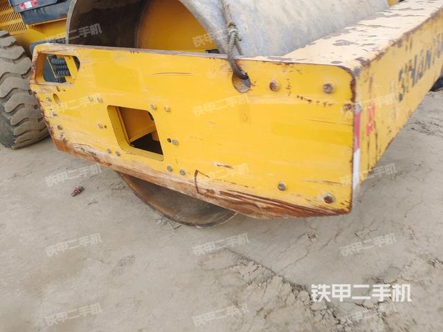 前車架正左側(cè)（壓路機(jī)前后車架）