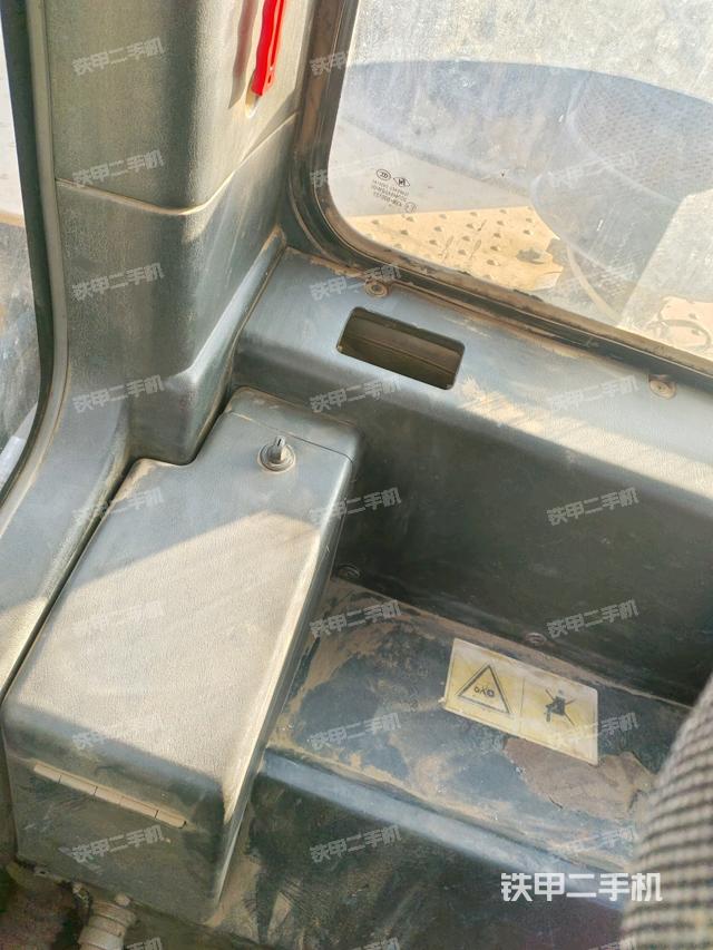 后窗玻璃角標(biāo)（駕駛室部分）