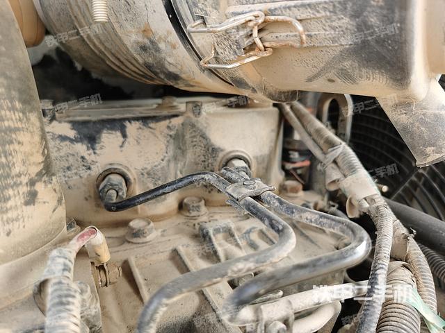 回转马达和主控阀（整机外观）