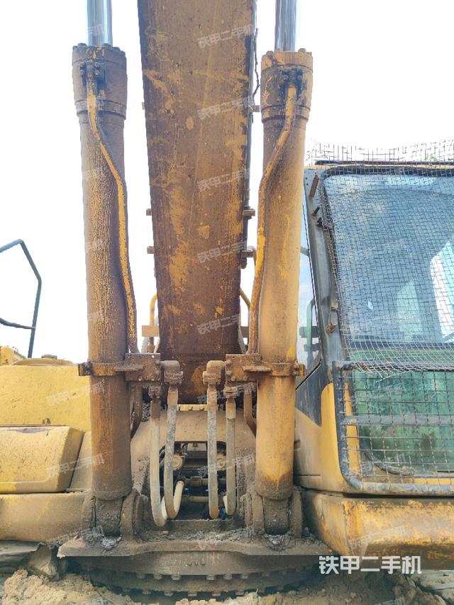 大臂油缸整體?豎拍（工作和回轉(zhuǎn)裝置）