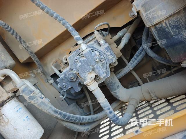 液壓泵艙室正面整體（整機(jī)外觀）