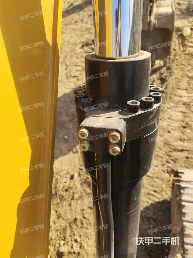 大臂油缸整體?豎拍（工作和回轉(zhuǎn)裝置）