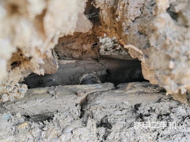 右側履帶整體（行走機構）