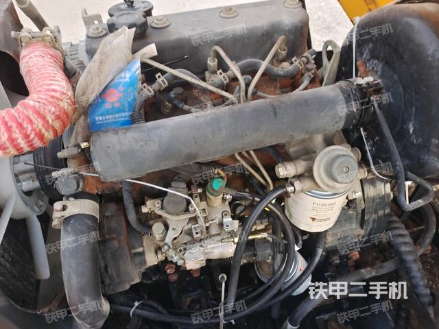 駕駛室內(nèi)座椅、儀表操作手柄全景（壓路機(jī)駕駛室）